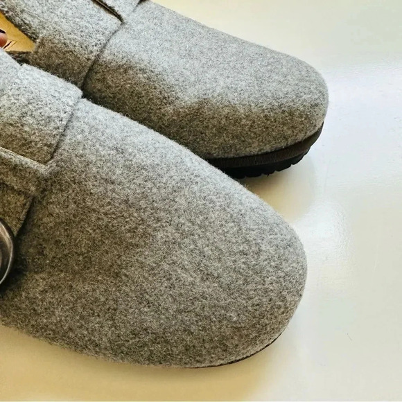 Naturalizer Becks Slip Ons - Picture 8 of 9